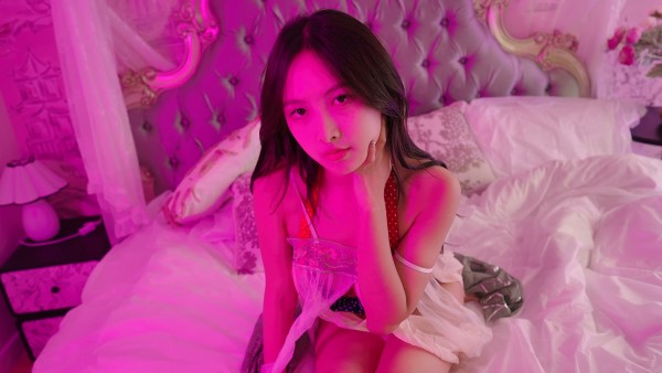 爱情，死亡与比基尼/Love, Death & Bikini